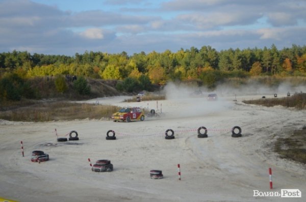 Під Луцьком змагалися автогонщики. ФОТО