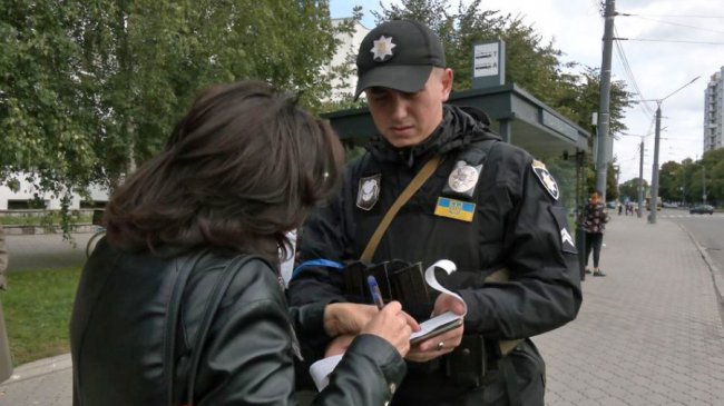 У Луцьку патрульні штрафували пішоходів: серед порушників – найбільше пенсіонерів. ФОТО. ВІДЕО
