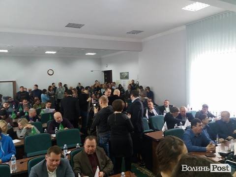 Позачергова сесія Луцької міськради. ЯК ЦЕ БУЛО