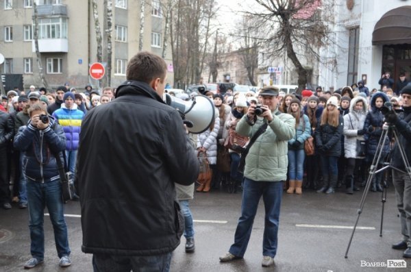 Як пікетували прокуратуру і СБУ учасники Євромайдану в Луцьку. ФОТО. ВІДЕО