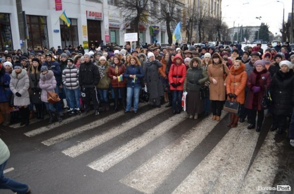 Як пікетували прокуратуру і СБУ учасники Євромайдану в Луцьку. ФОТО. ВІДЕО