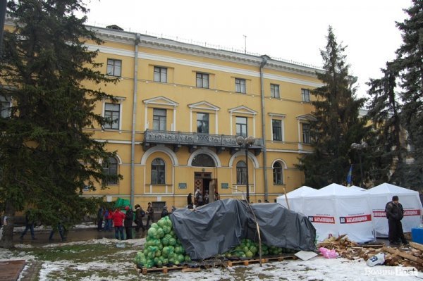 Волинян у Києві можна зустріти зокрема у Міжнародному центрі культури і мистецтв профспілок України, знаному в народі як Жовтневий палац, що біля самого Майдану Незалежності на вулиці Інститутській