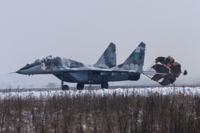 Військові винищувачі повернулися із бойового чергування на луцький аеродром. ФОТО
