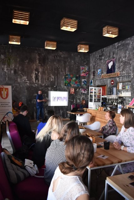 У Луцьку відбулась ретровечірка «Виведи бабусю в люди». ФОТО