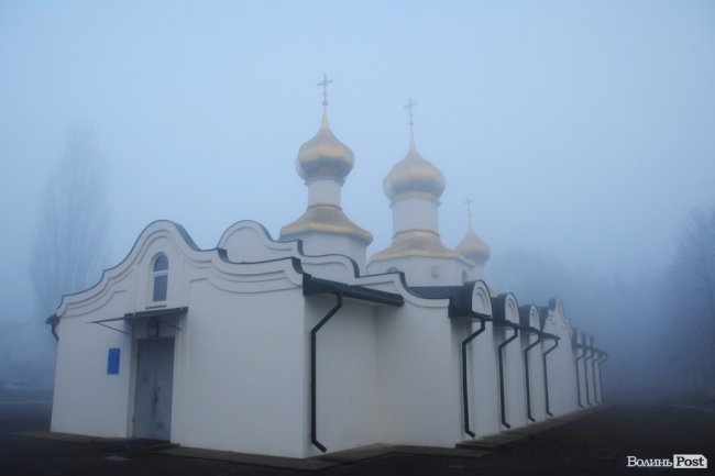Паморозь і густий туман: чарівний ранок у Луцьку. ФОТО