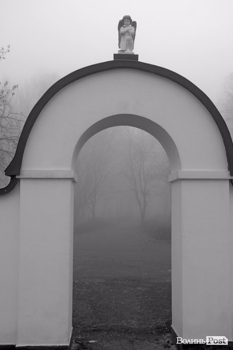 Паморозь і густий туман: чарівний ранок у Луцьку. ФОТО