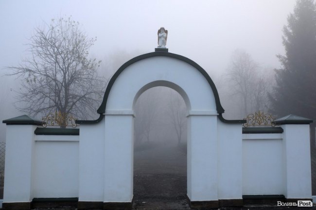 Паморозь і густий туман: чарівний ранок у Луцьку. ФОТО