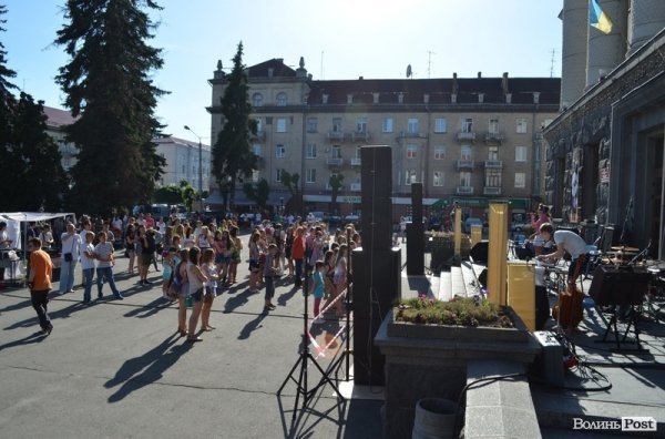 У Луцьку стартував фестиваль мильних бульбашок. ФОТО