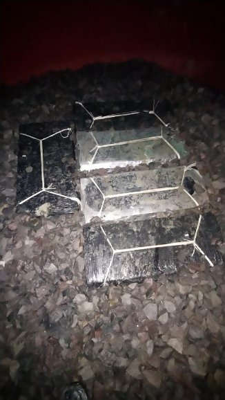 На Волині в вагонах зі щебенем знайшли тисячі пачок контрабандних сигарет