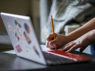 Українським коледжам та вишам рекомендують переходити на «дистанційку»