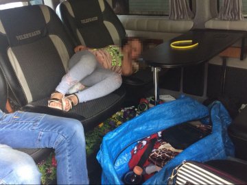 Чоловік хотів вивезти за кордон заховану в авто 5-річну дівчинку. ВІДЕО