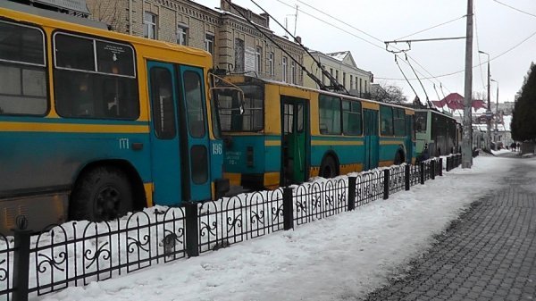 Як у Луцьку стояли тролейбуси. ФОТО. ВІДЕО