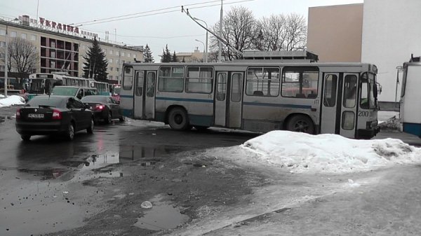 Як у Луцьку стояли тролейбуси. ФОТО. ВІДЕО