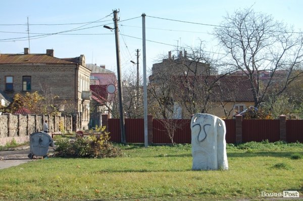 У Луцьку біля готелю буде сквер. ФОТО