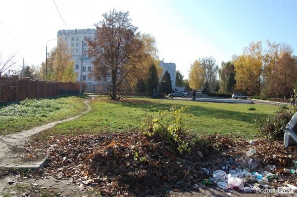 У Луцьку біля готелю буде сквер. ФОТО