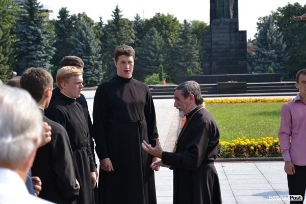 У Луцьку антивоєнну ходу УПЦ МП зустріли антипутінськими гаслами.ФОТО.ВІДЕО