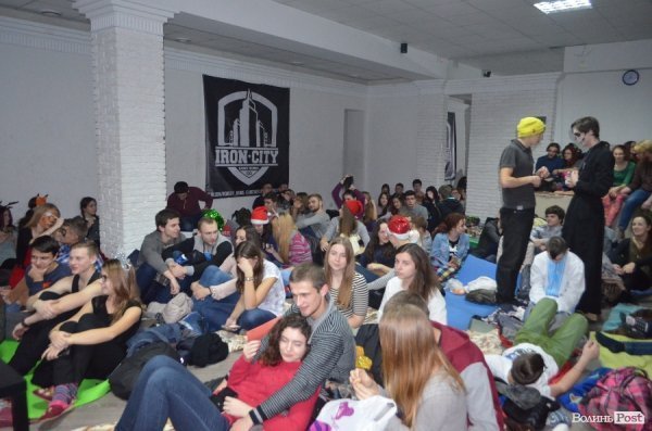 Як лучани всю ніч дивилися новорічні фільми. ФОТО 