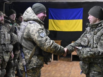 Воїн з Волині Богдан Кушнерук отримав  «Золотий хрест» від Головнокомандувача ЗСУ