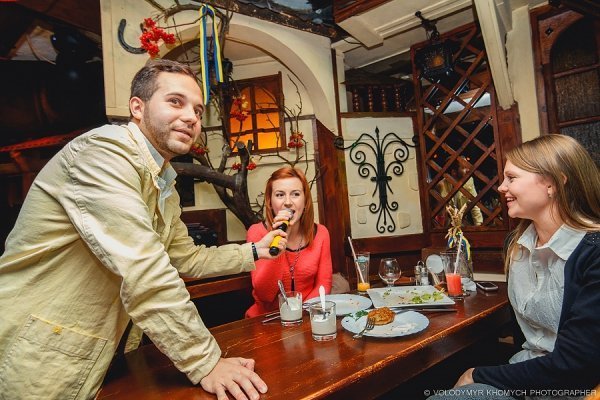 Як у Луцьку під час «Вечірки.UA» відбувалися «вибори». ФОТО