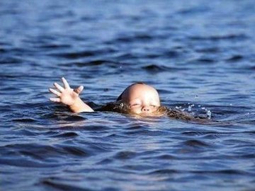 На Львівщині у річці втопилась 3-річна дівчинка