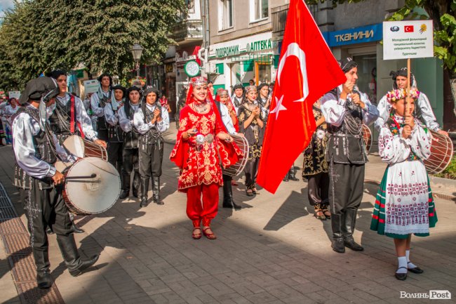 Від Мексики до Індії: грандіозний міжнародний фестиваль стартував у Луцьку. ФОТО
