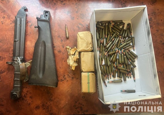 У жителя Маневич виявили боєприпаси та наркотики