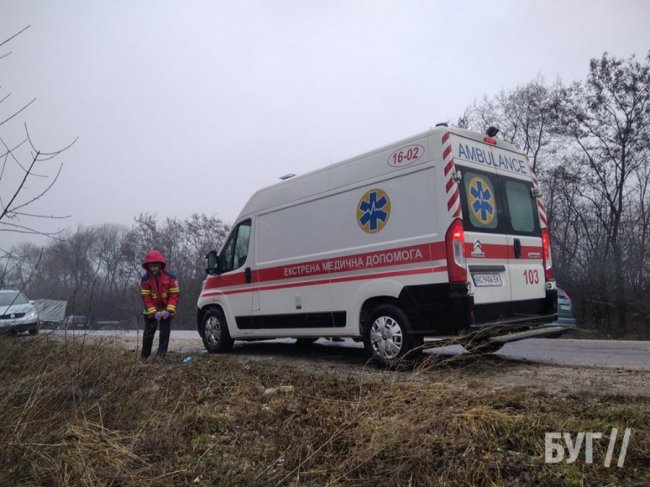 На Волині Ford злетів у кювет та перевернувся. ВІДЕО.ФОТО