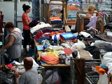 На Волині у секонд-хенді почубилися відвідувачі