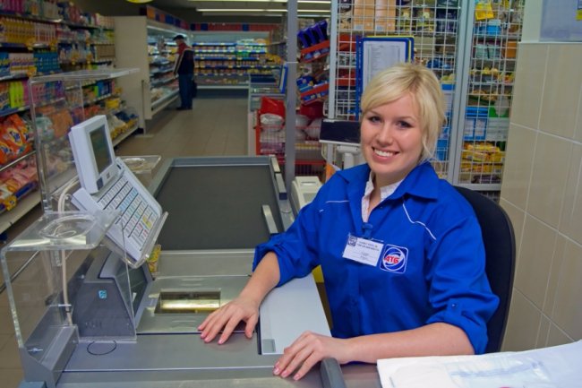 Касири в АТБ завжди усміхнені