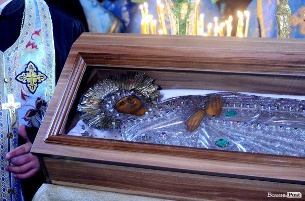 У Луцьк прибула святиня з Єрусалиму. ФОТО 