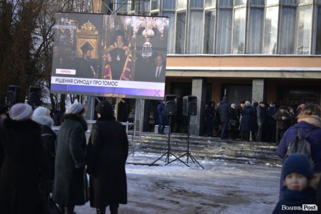 Томос, селфі та колядки: Петро Порошенко на Волині. ФОТОРЕПОРТАЖ