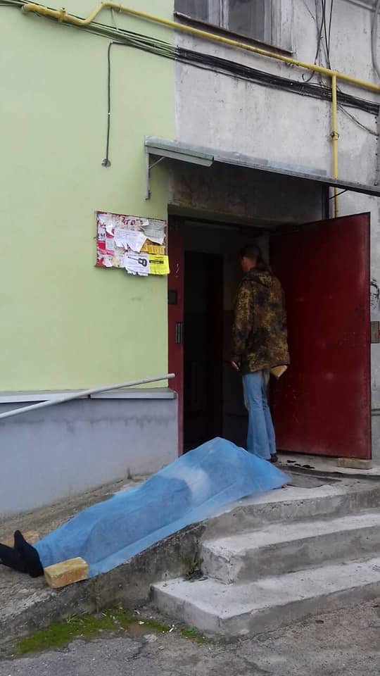 У Луцьку в квартирі знайшли тіло чоловіка. ОНОВЛЕНО. ФОТО