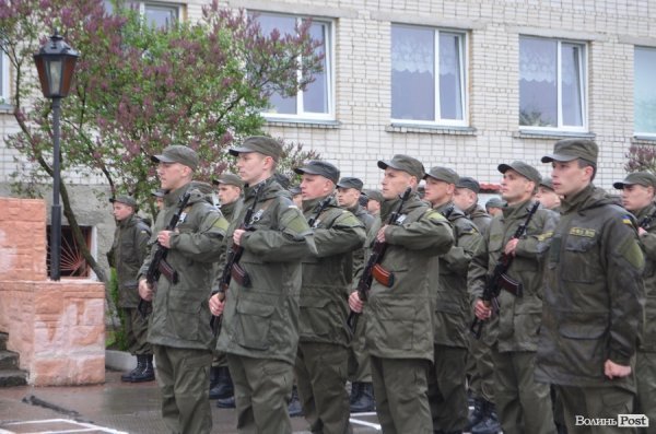 У Луцьку складали військову присягу під дощем