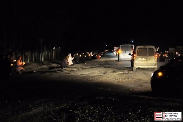 Померлого Героя Романа Луцюка село зустрічало на колінах. ФОТО. ВІДЕО