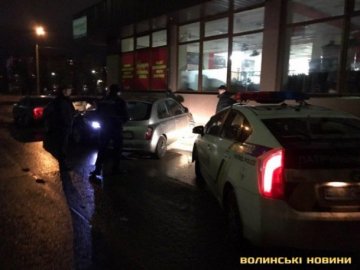 У Луцьку автомобіль в'їхав у магазин. ФОТО