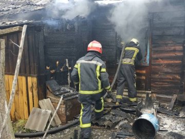 У селі на Волині посеред білого дня горів житловий будинок. ФОТО. ВІДЕО