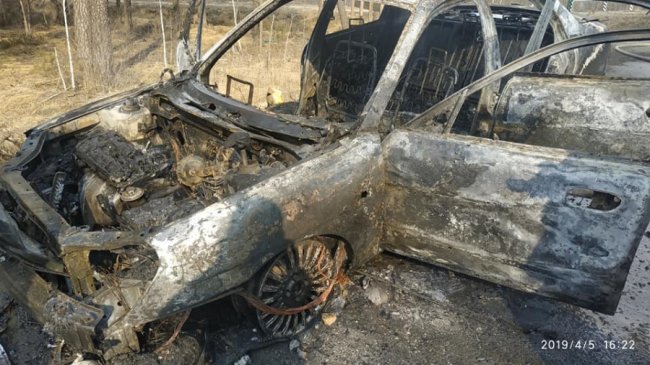 На трасі Київ-Ковель  вщент згоріла автівка, у якої ледь не вибухнув газовий балон. ФОТО