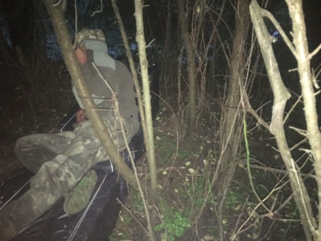 На човні і з куривом: на Волині затримали контрабандистів