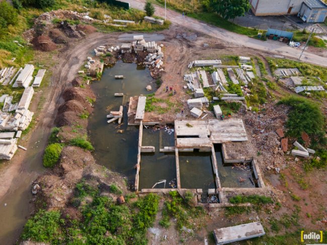 У Нововолинську діти граються на затопленій недобудові. ВІДЕО 