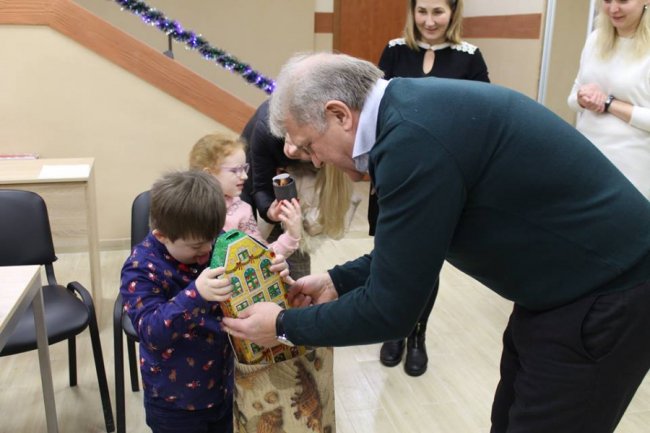 На Волині особливі діти ліпили посуд із глини