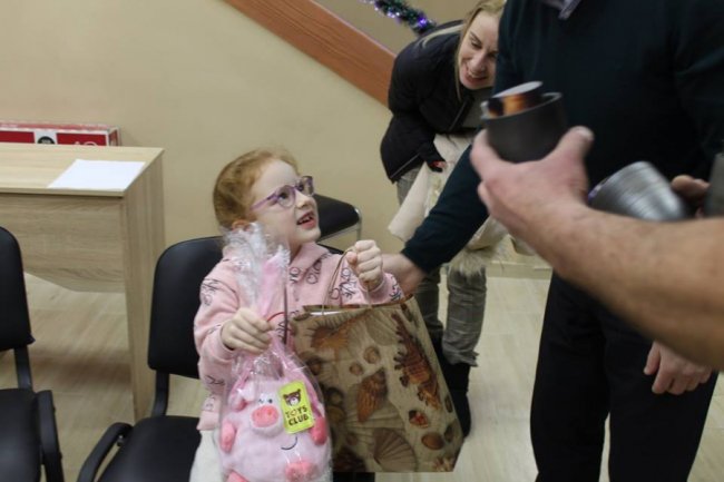 На Волині особливі діти ліпили посуд із глини