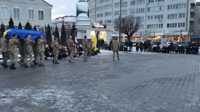 У Луцьку попрощалися з військовим льотчиком-штурманом Владиславом Левчуком