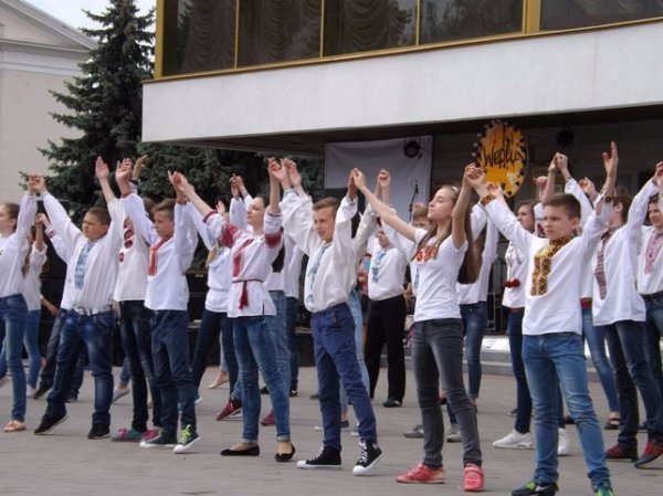 «Ми - майбутнє України»: флеш-моб у Луцьку