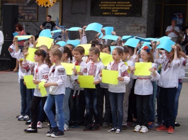 «Ми - майбутнє України»: флеш-моб у Луцьку