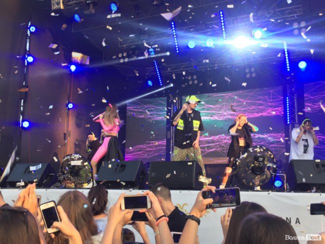 У Луцьку розпочався грандіозний  концерт популярного гурту «Время и стекло». ФОТО