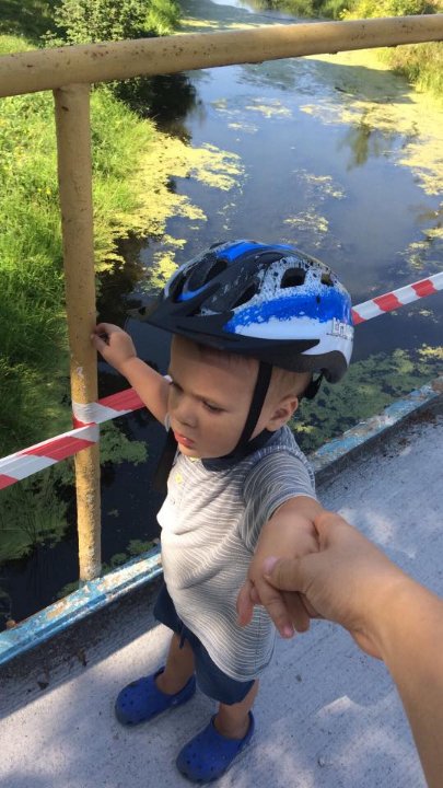 Не вистачає трампліна для стрибків у воду: в луцькому парку – небезпечний міст. ФОТО