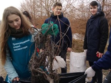 На Волині юні водні інспектори прибрали береги річки. ФОТО