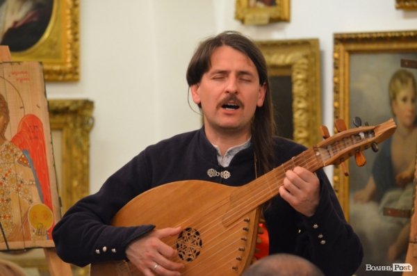 У Луцьку продавали ікони на потреби вояків АТО. ФОТО