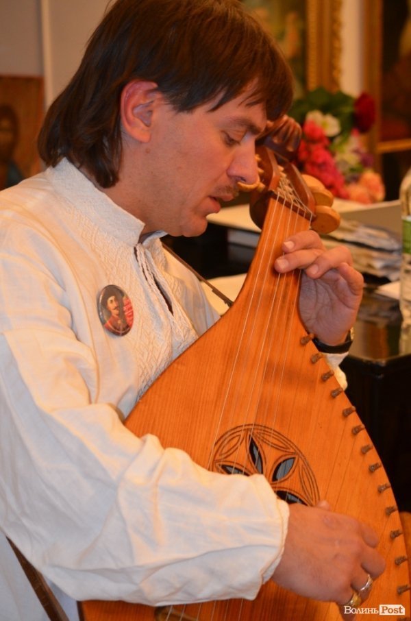 У Луцьку продавали ікони на потреби вояків АТО. ФОТО