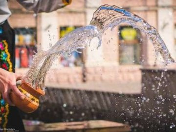 «Хотіли підбадьорити органи місцевої влади»: Волинська єпархія ПЦУ відзначила Поливаний понеділок. ВІДЕО